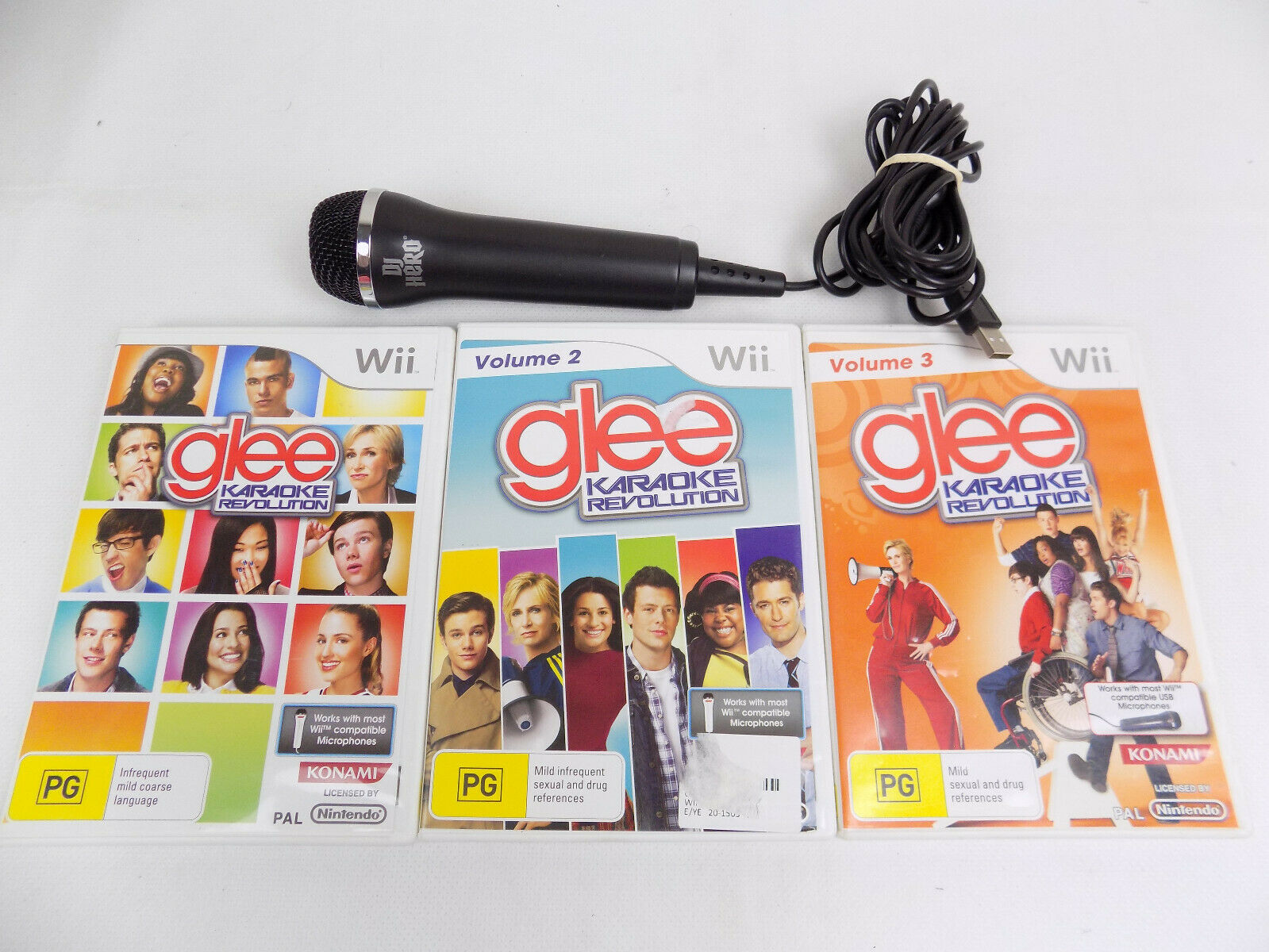Konami Karaoke Revolution Glee Bundle - Nintendo Wii