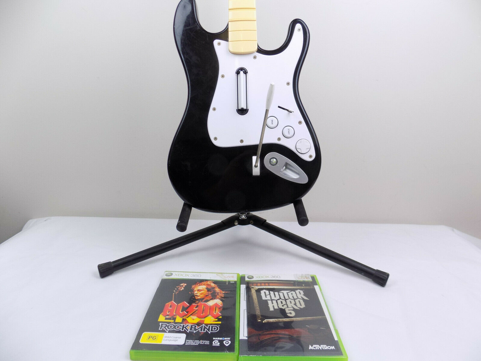 Xbox 360 Fender Rock Band Guitar Hero Wireless Guitar Controller 2x Games Starboard Games