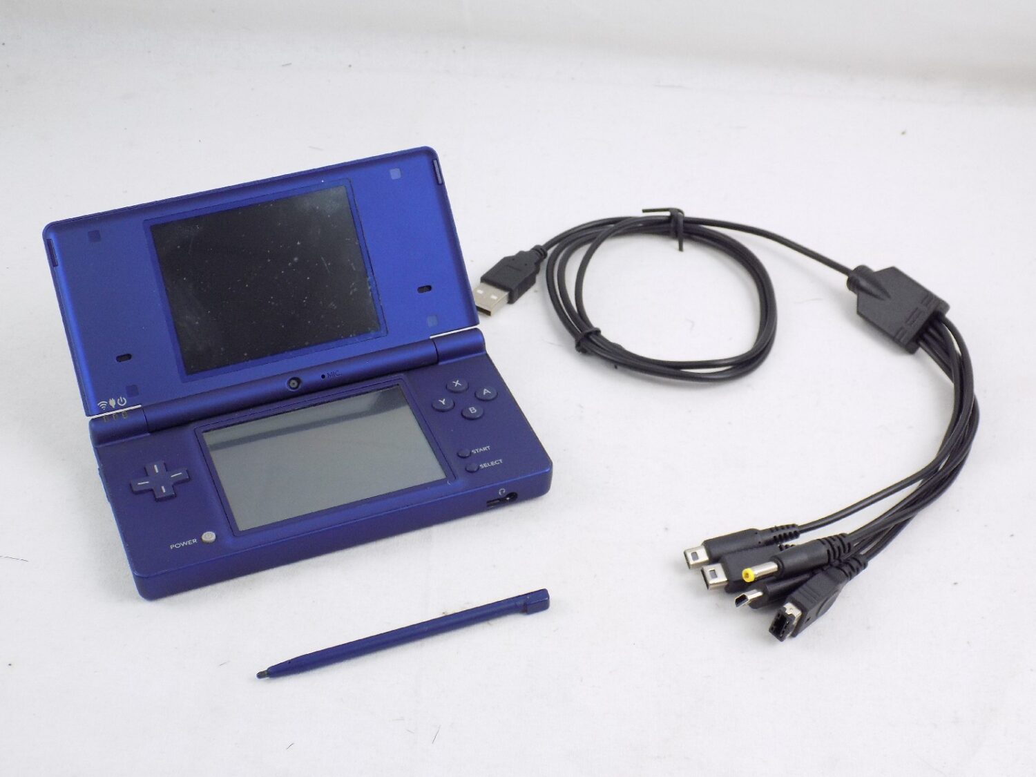 Nintendo DSi XL blue Console With Charger And stylus Works Great