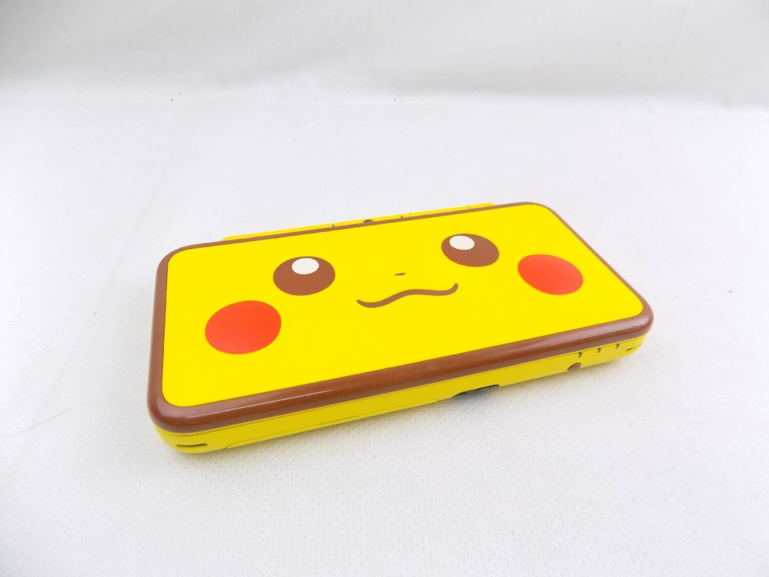 Nintendo 2DS XL Pikachu Special Edition Console AUS Version With