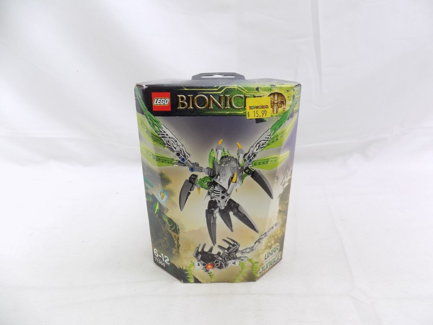 Brand New and Sealed Lego Bionicle Uxar Creature of Jungle 71300