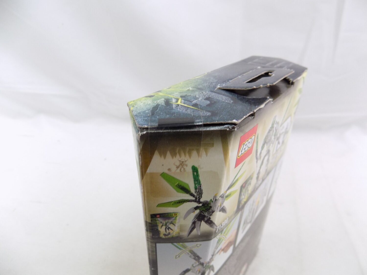 Brand New and Sealed Lego Bionicle Uxar Creature of Jungle 71300 - Main Image